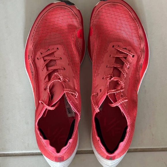Nike Vaporfly Next% in red - Picture 1 of 2
